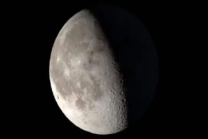 Moon water molecules