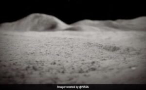 Moon water molecules