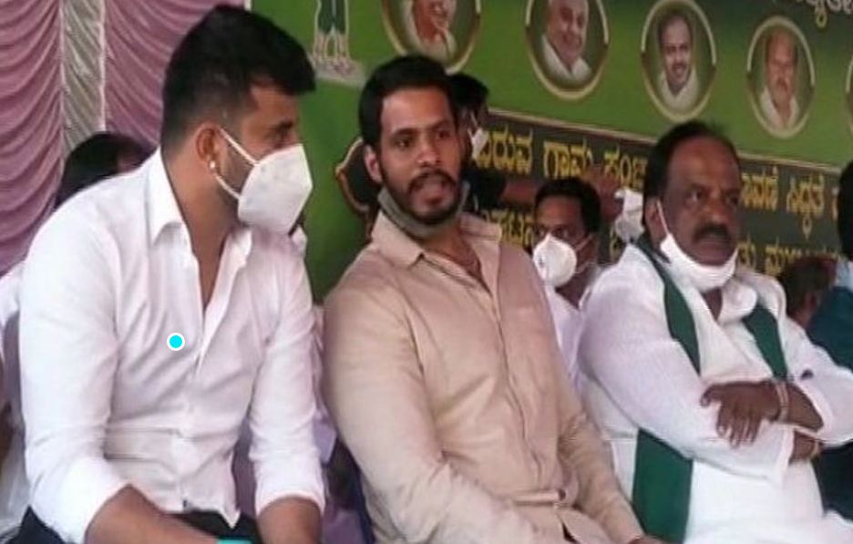 Nikhil kumaraswamy prajwal revanna