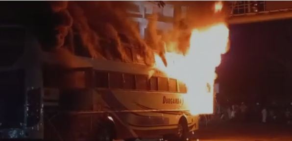 udupi - fire - bus - saakshatv 