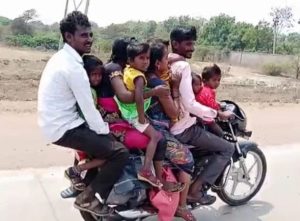 9 people riding on the same bike in koppal Saaksha tv
