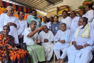 Ex CM Siddaramaiah visits naveen residence who died in Ukraine saaksha tv