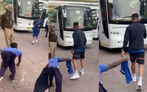 kohli-gifts-jersey-india-unofficial-12th-man saaksha tv