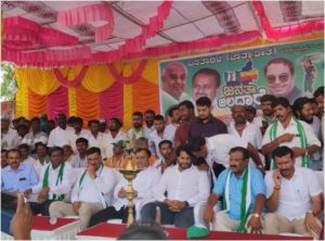 nikhil kumaraswamy praises h d Kumaraswamy   saaksha tv