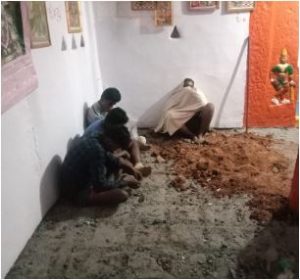 Tumkur An attempt to extract treasure from an ancient temple saaksha tv