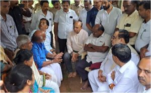 Mangalore H D Kumaraswamy visits Praveen Nettaru's house saaksha tv