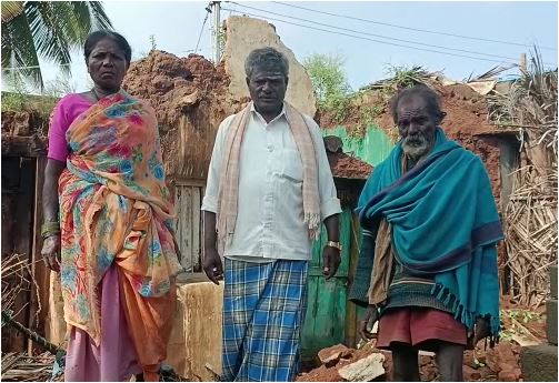Heavy Rain House collapsed due to heavy rain in Tumkur saaksha tv