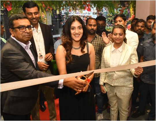 Bangalore | Famous South Indian actress Dhanya Balakrishna inaugurated the 'Beauty and Beyond' shop saaksha tv