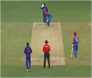 dinesh-karthik-turns-bowler-first-time saaksha tv