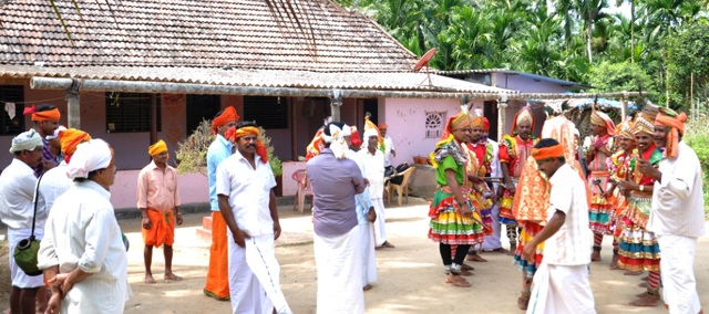 ಕರಾವಳಿಯಲ್ಲಿ ವಿಭಿನ್ನ ರೀತಿಯಲ್ಲಿ ಹೋಳಿ ಆಚರಣೆ…