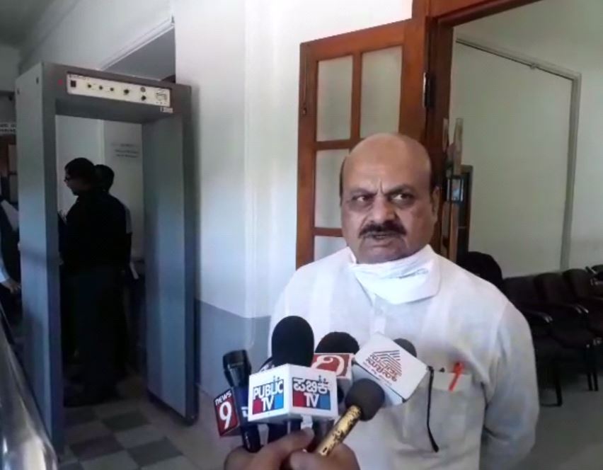 ದಿನಸಿ, ತರಕಾರಿ ತೆಗೆದುಕೊಳ್ಳಲು ಕಾಲ್ನಡಿಗೆಯಲ್ಲಿ ಹೋಗಬೇಕು : ಬಸವರಾಜ್ ಬೊಮ್ಮಾಯಿ…