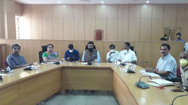 ಮಾಸ್ಕ್ ಧರಿಸಿದೇ ಅಧಿಕಾರಿಗಳ ಸಭೆ : ರೂಲ್ಸ್ ಬ್ರೇಕ್ ಮಾಡಿದ ಶ್ರೀರಾಮುಲು..!