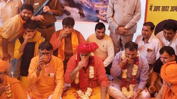 ಕೊರೊನಾದಿಂದ ತಪ್ಪಿಸಿಕೊಳ್ಳಲು: ದಿಲ್ಲಿಯಲ್ಲಿ ಗೋಮೂತ್ರ ಪಾರ್ಟಿ