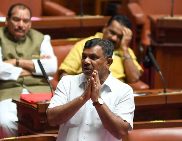 ಅಸೆಂಬ್ಲಿ ನಲ್ಲಿ ಹಾಸ್ಯಭರಿತ  ಕೊರೋನಾ ಮತ್ತು ಬ್ರಾಂದಿಯ ಚರ್ಚೆ