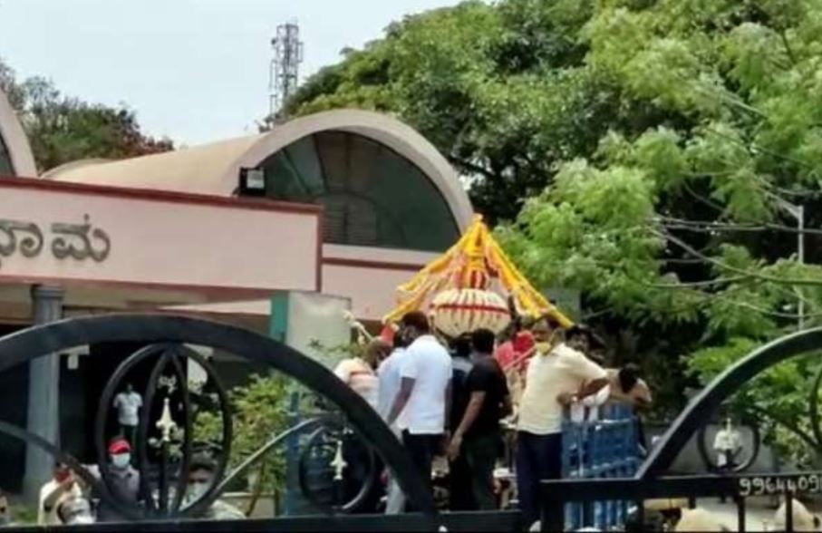 ಮಣ್ಣಲ್ಲಿ ಮಣ್ಣಾದ ಹಾಸ್ಯನಟ ಬುಲೆಟ್ ಪ್ರಕಾಶ್ !