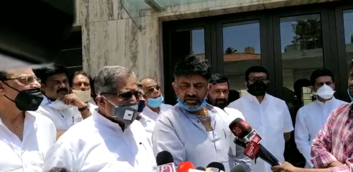 ವ್ಯಕ್ತಿಗಳು ಮಾಡಿದ ತಪ್ಪಿಗೆ ಒಂದು ಸಮುದಾಯಕ್ಕೆ ಯಾಕೆ ಶಿಕ್ಷೆ : ಪಾದರಾಯನಪುರ ಘಟನೆ ಬಗ್ಗೆ ಡಿಕೆ ಶಿವಕುಮಾರ್ ಪ್ರಶ್ನೆ…