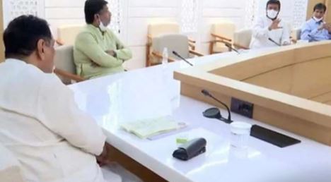 ಗುಜರಾತ್ ಸಿಎಂ ಸಭೆಯಲ್ಲಿ ಭಾಗಿಯಾಗಿದ್ದ ಕಾಂಗ್ರೆಸ್ ಶಾಸಕನಿಗೆ ಕೊರೊನಾ!