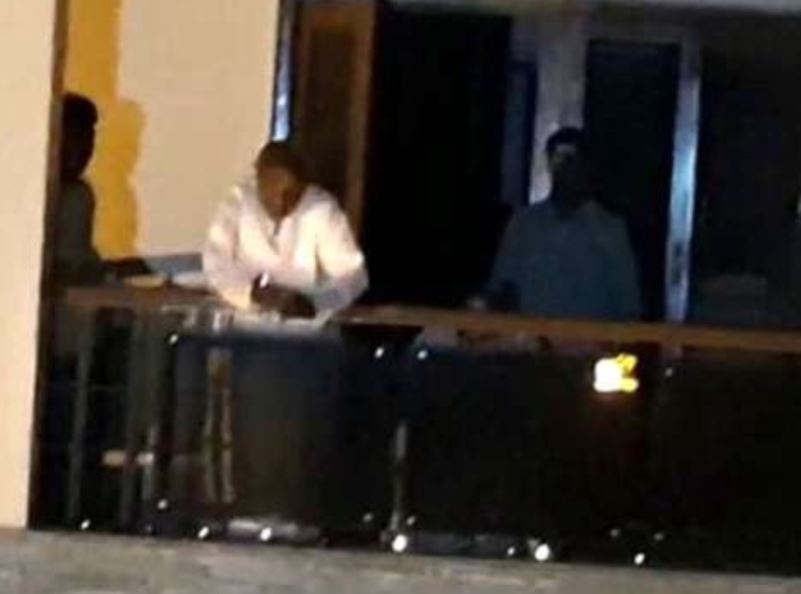 ಪ್ರಧಾನಿ ಮಾತಿನಂತೆ ದೀಪ ಬೆಳಗಿದ ಮಾಜಿ ಪ್ರಧಾನಿ ದೇವೇಗೌಡರು!