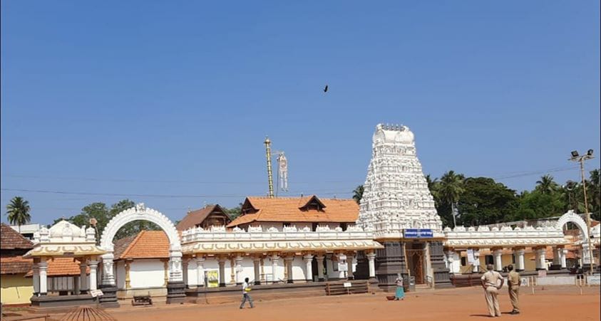 ಪುತ್ತೂರು ಮಹಾಲಿಂಗೇಶ್ವರನ ಧ್ವಜಾರೋಹಣ ಸಂದರ್ಭದಲ್ಲಿ ಪ್ರದಕ್ಷಿಣೆ ಮಾಡಿದ ಗರುಡ…