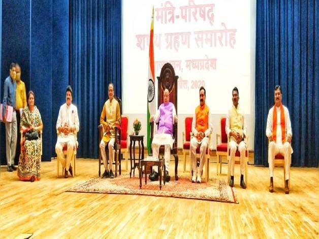 ಲಾಕ್ ಡೌನ್ ನಡುವೆಯೂ ಮಧ್ಯೆ ಪ್ರದೇಶದಲ್ಲಿ ಐವರು ಮಂತ್ರಿಗಳ ಪ್ರಮಾಣವಚನ…