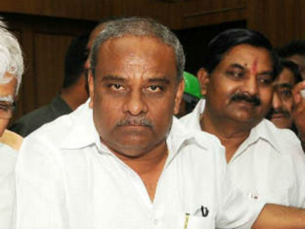 “ನಿರ್ಲಕ್ಷ್ಯ ತೋರಿದ್ರೆ ಹೊಡಿತೀನಿ” ; ಅಧಿಕಾರಿಗೆ ಉಮೇಶ್ ಕತ್ತಿ ಹಿಗ್ಗಾಮುಗ್ಗಾ ತರಾಟೆ…