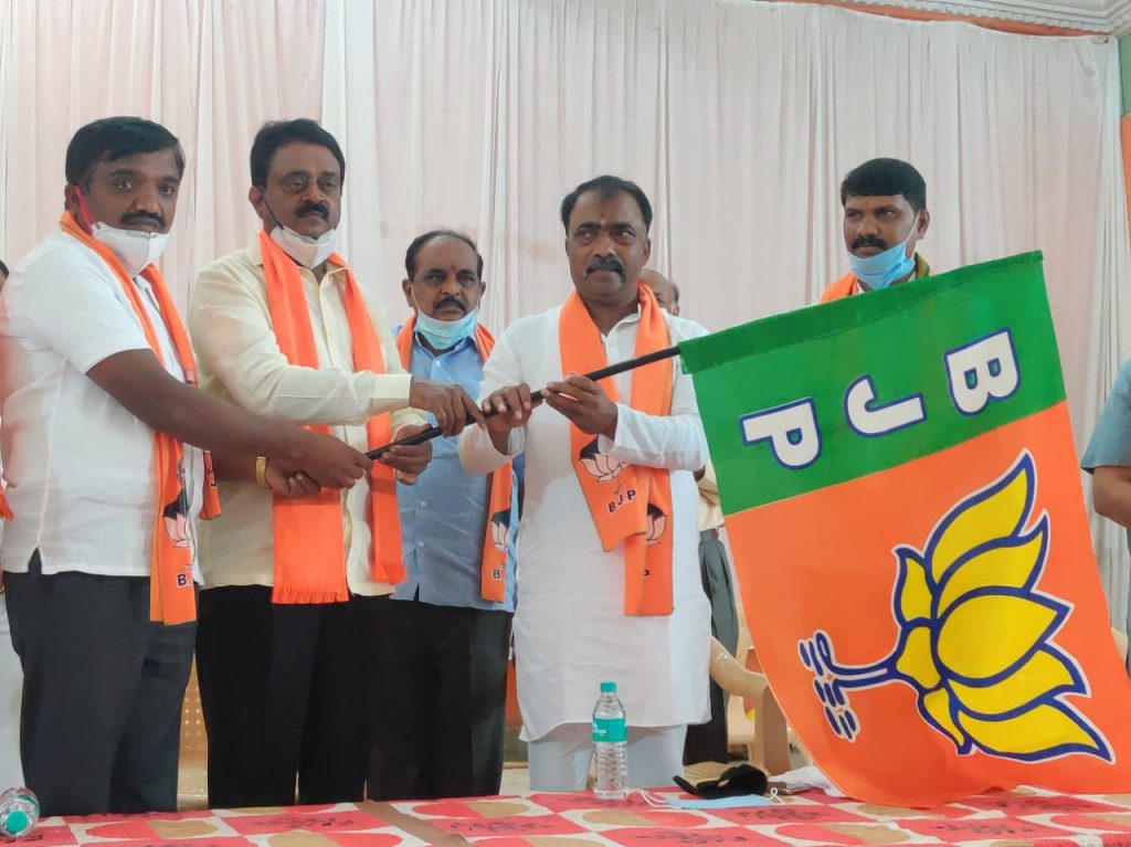 ಕೊರೊನಾ ಮಧ್ಯೆ ಆಪರೇಷನ್ ಕಮಲ ; ಬಿಜೆಪಿ ಸೇರಿದ ಕಾಂಗ್ರೆಸ್ ಮುಖಂಡ…