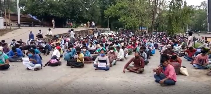 ತಪ್ಪು ಮಾಹಿತಿ ಆಧರಿಸಿ ಕಾಲ್ನಡಿಗೆಯಲ್ಲೇ ಇಂದು ಬೆಳಗ್ಗೆ ರೈಲ್ವೆ ನಿಲ್ದಾಣಕ್ಕೆ ಆಗಮಿಸಿದ್ದಾ ಕಾರ್ಮಿಕರು…