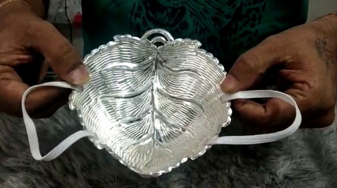 ಮಾರುಕಟ್ಟೆಗೆ ಲಗ್ಗೆ ಇಡ್ತು ಬೆಳ್ಳಿ ಮಾಸ್ಕ್ ; ಇದರ ಬೆಲೆ ಎಷ್ಟು ಗೊತ್ತಾ?