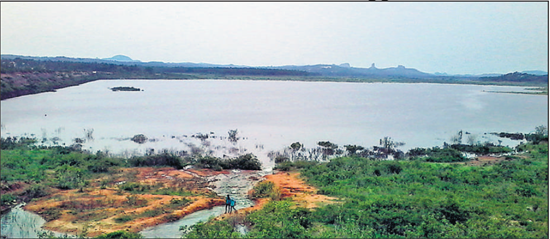 ಕುಡಿಯುವ ನೀರಿನಲ್ಲಿ ಚರಂಡಿ ನೀರು ಸೇರಿಕೆ : ಸ್ಥಳೀಯ ಆಡಳಿತದ ವಿರುದ್ಧ ಗ್ರಾಮಸ್ಥರ ಆಕ್ರೋಶ…