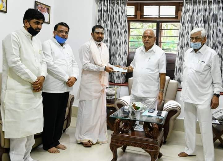ಸಿಎಂ ಕೇರ್ ಗೆ ಸಹಾಯ ಮಾಡಿದ ಶ್ರೀಮದ್ ವಿಭೂತಿಪುರ ವೀರಸಿಂಹಾಸನ ಸಂಸ್ಥಾನ ಮಠದ…