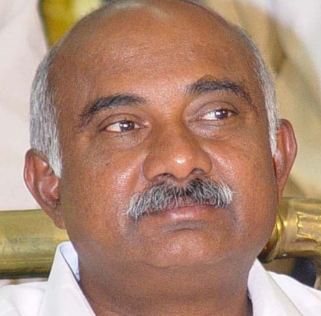 ಹಳ್ಳಿ ಹಕ್ಕಿಗೆ ಚುಚ್ಚಿದ ಡಾಕ್ಟರ್