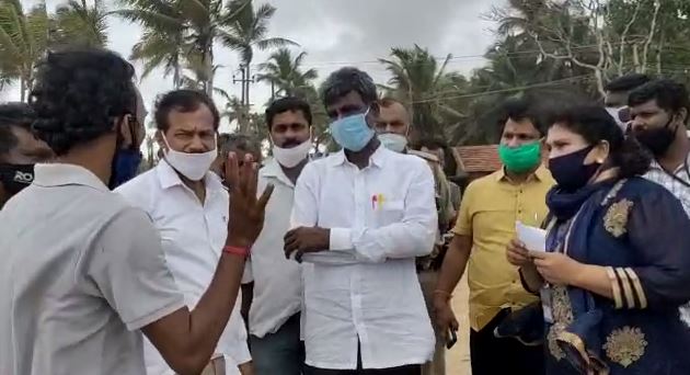 ಕಡಲ ಉಬ್ಬರ: ಸಚಿವ ಕೋಟ ಭೇಟಿ…