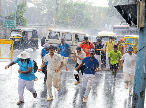 ಬಾಗಲಕೋಟೆಯಲ್ಲಿ ಅವಾಂತರ ಸೃಷ್ಟಿಸಿದ ಮಳೆ-ಗಾಳಿ.!!