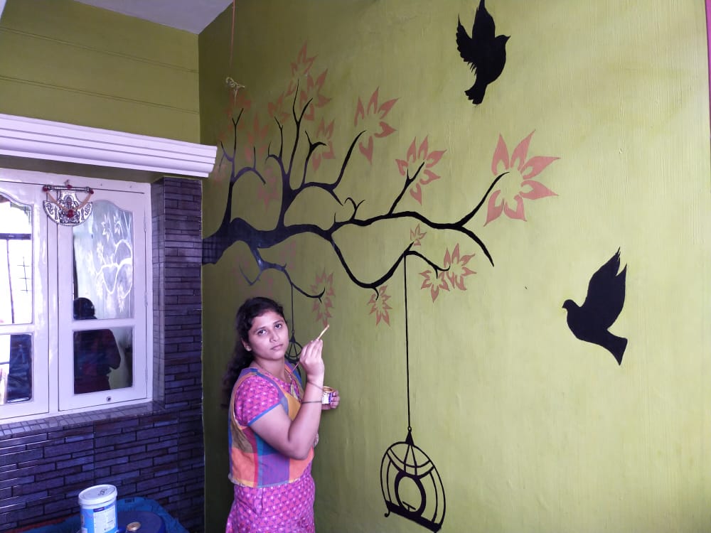 ಗೋಡೆ ಮೇಲೆ ಬಣ್ಣ ಬಣ್ಣದ ಚಿತ್ತಾರ…