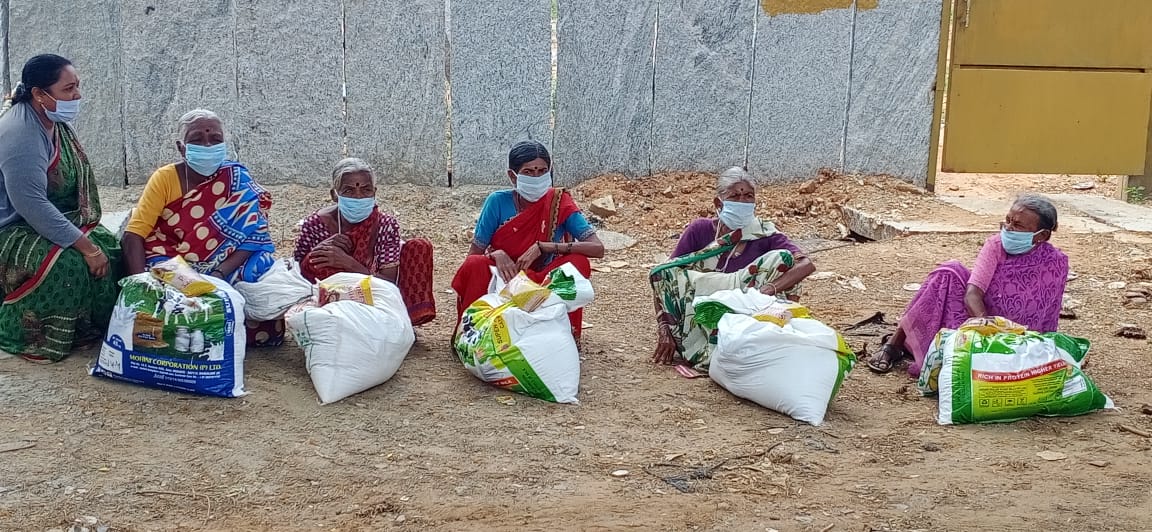 ಕೋಲಾರದಲ್ಲಿ ಬಡ ಕುಟುಂಬಗಳಿಗೆ ಆಹಾರ ದಿನಸಿ ಕಿಟ್ ವಿತರಣೆ