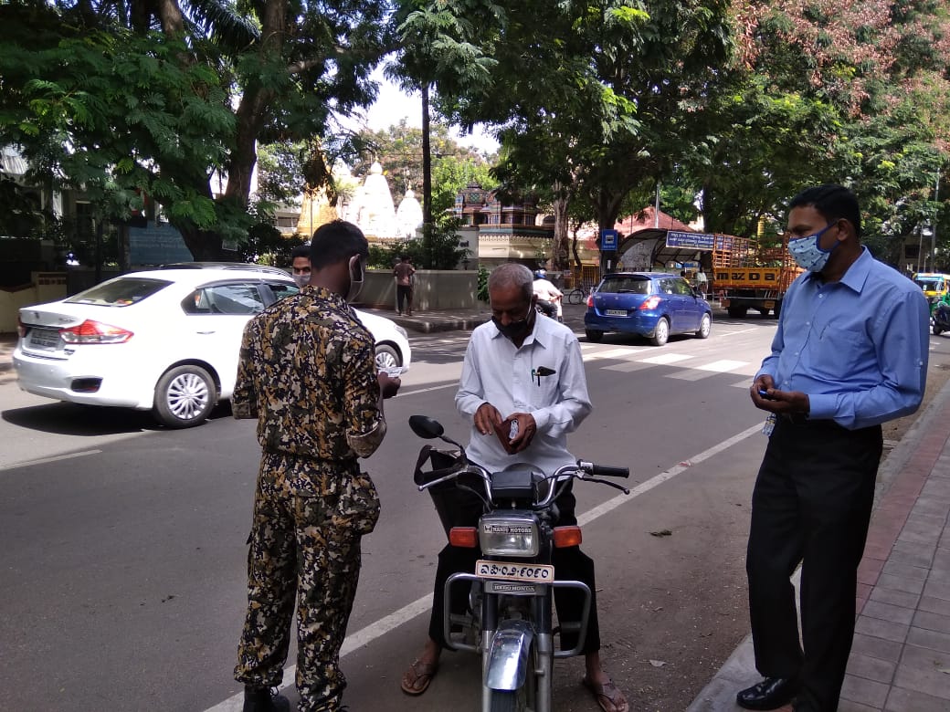 ಮಾಸ್ಕ್ ಧರಿಸದೆ ಇರುವವರಿಂದ ಒಂದೇ ದಿನಕ್ಕೆ 69,400 ರೂಪಾಯಿಗಳಷ್ಟು ದಂಡ ವಸೂಲಿ