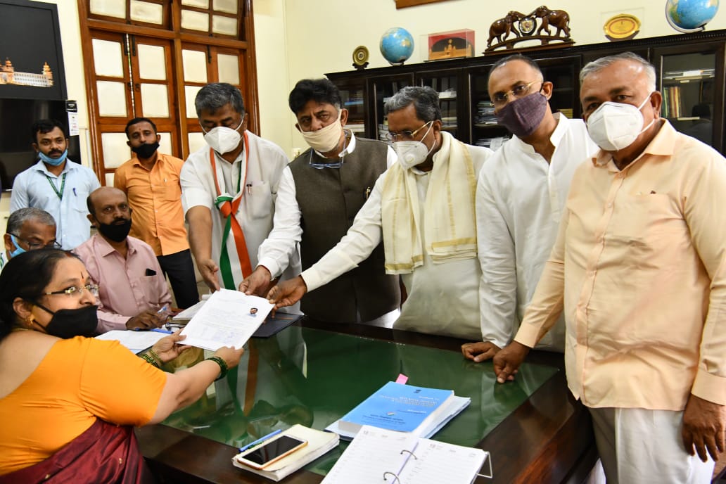 ನಾಮಪತ್ರ ಸಲ್ಲಿಸಿದ ಕಾಂಗ್ರೆಸ್ ಅಭ್ಯರ್ಥಿಗಳು