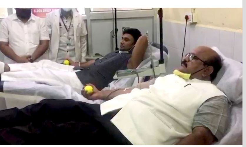 ಸಚಿವ ಡಾ.ಸುಧಾಕರ್ ರಕ್ತದಾನ