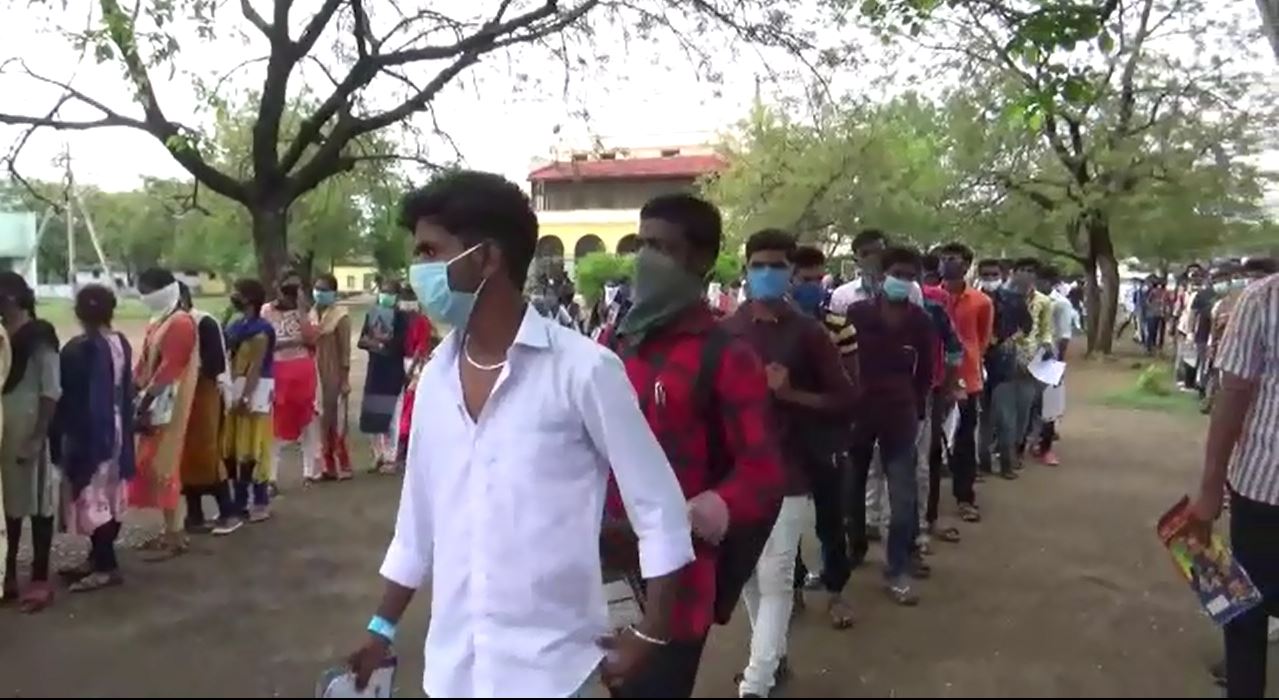 ಕೊರೊನಾ ಭೀತಿ, ಗೊಂದಲದ ನಡುವೆ ನಡೆಯಿತು ಪಿಯುಸಿ ಪರೀಕ್ಷೆ