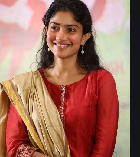 ಡಿಜಿಟಲ್ ಮೀಡಿಯಾದಲ್ಲಿ ಅದೃಷ್ಟಪರೀಕ್ಷೆಗೆ ಮುಂದಾದ ಸಾಯಿ ಪಲ್ಲವಿ..!