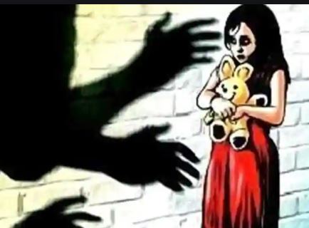 ಅಪ್ರಾಪ್ತೆಗೆ ಗರ್ಭಪಾತ ಮಾಡಿ ಕಸದ ರಾಶಿಗೆ ಭ್ರೂಣ ಎಸೆದ ವೈದ್ಯ ಕಂಬಿ ಹಿಂದೆ..!