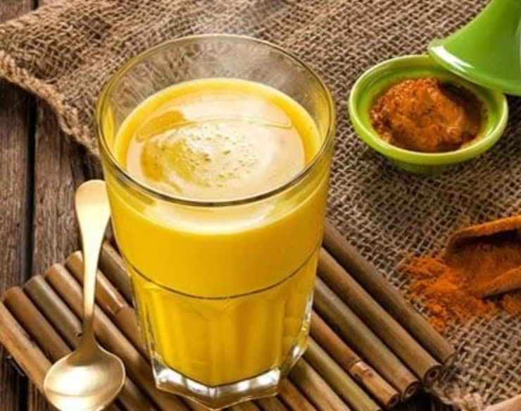 ಅರಿಶಿನ ಹಾಲು – ರೋಗನಿರೋಧಕ ಶಕ್ತಿ ಹೆಚ್ಚಿಸಲು ಆಯುಷ್ ಇಲಾಖೆ ಶಿಫಾರಸು ಮಾಡಿರುವ ಚಿನ್ನದ ಹಾಲು