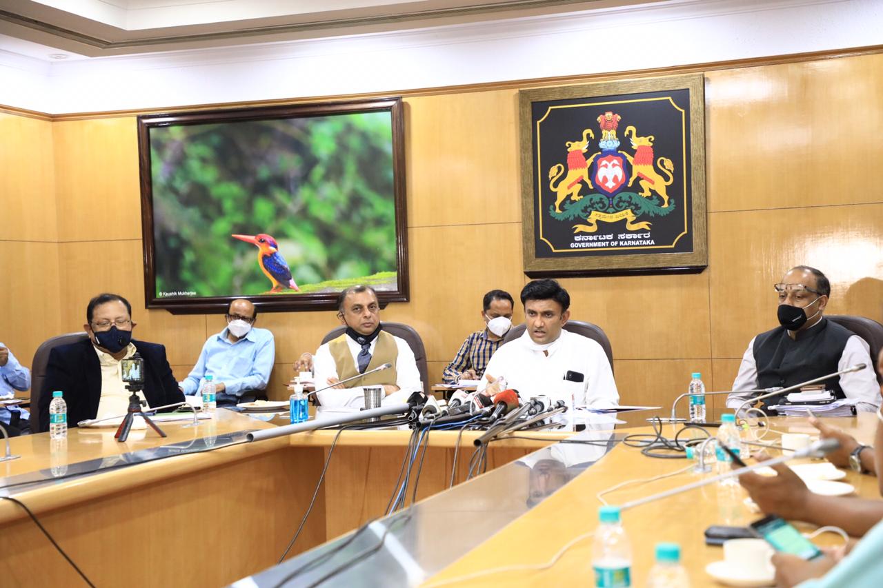 ಕೋವಿಡ್ ಸಮರದಲ್ಲಿ ಮುಂಚೂಣಿಯಲ್ಲಿ ಕಾರ್ಯನಿರ್ವಹಿಸುತ್ತಿರುವ ಆರೋಗ್ಯಯೋಧರಿಗೆ ರಿಸ್ಕ್ ಭತ್ಯೆ ನೀಡಲು ಸರ್ಕಾರದ ಚಿಂತನೆ