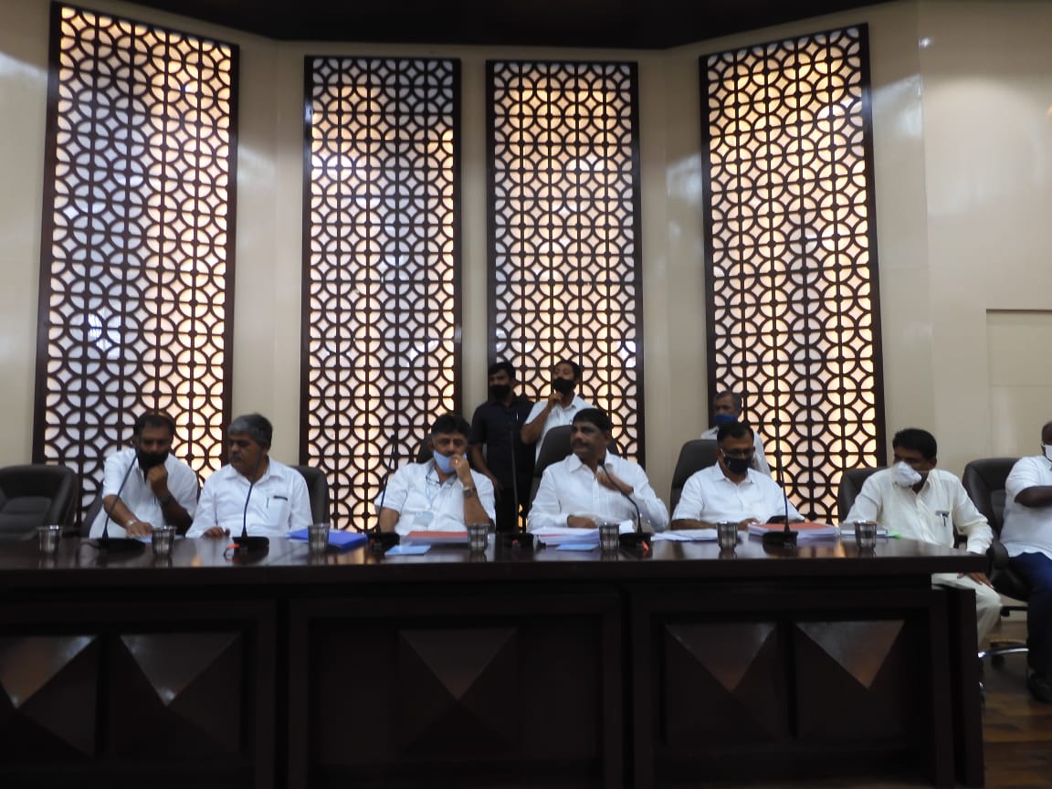 ಡಿ.ಕೆ ಶಿವಕುಮಾರ್ ನೇತೃತ್ವದಲ್ಲಿ ಕನಕಪುರ ಪ್ರಗತಿ ಪರಿಶೀಲನಾ ಸಭೆ