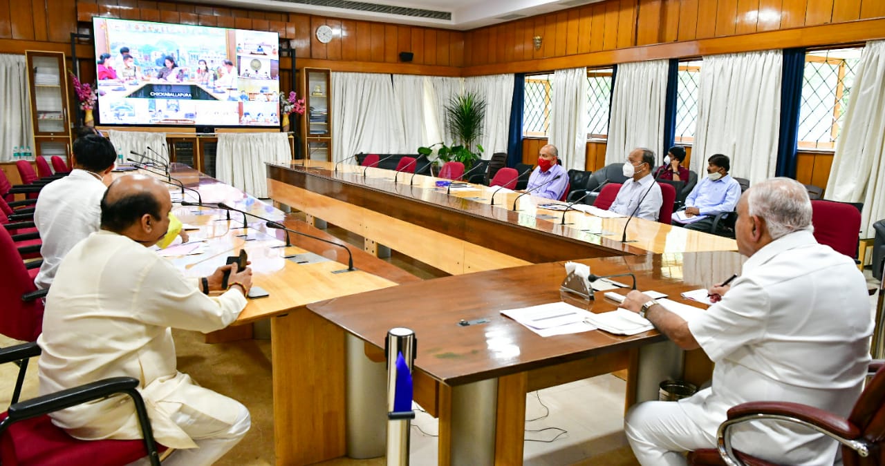 ಕೊರೊನಾ ಮರಣ ಪ್ರಮಾಣ ನಿಯಂತ್ರಿಸಿ: ಡಿಸಿಗಳಿಗೆ ಬಿಎಸ್‍ವೈ ಖಡಕ್ ಸೂಚನೆ