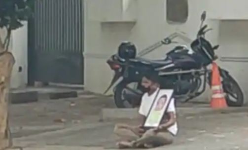 ಚಿಕಿತ್ಸೆ ಸಿಗದೆ ಹಸುಗೂಸು ಸಾವು: ಸಿಎಂ ಮನೆ ಮುಂದೆ ತಂದೆ ಪ್ರತಿಭಟನೆ