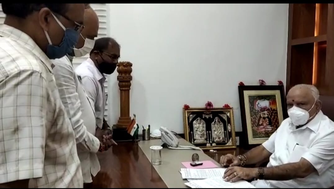 ಸಂಕಷ್ಟದಲ್ಲಿರುವ ಪತ್ರಕರ್ತರಿಗೆ ಆರ್ಥಿಕ ಪ್ಯಾಕೇಜ್ ನೀಡಿ: ಸಿಎಂ ಬಿಎಸ್‍ವೈಗೆ ಮನವಿ ಪತ್ರ