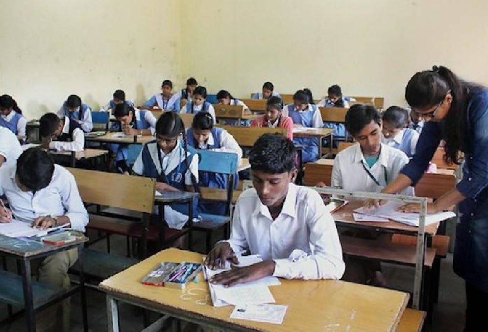 ಡಿಗ್ರಿ, ಡಿಪ್ಲೊಮಾ, ಇಂಜಿನಿಯರಿಂಗ್ ಪರೀಕ್ಷೆ ರದ್ದು; ಫೈನಲ್ ಎಕ್ಸಾಂ ಇರುತ್ತೆ..!