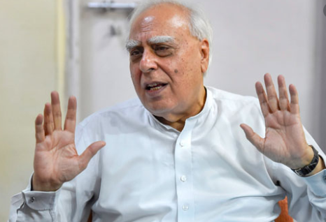 ದೆಹಲಿಯಲ್ಲಿ ಸರ್ಕಾರವನ್ನು ಭ್ರಷ್ಟಮಾರ್ಗದಲ್ಲಿ ಕೆಡವುವಂಥ ವೈರಸ್ ಇದೆ: ಕೇಂದ್ರದ ವಿರುದ್ಧ ಕಪಿಲ್ ಸಿಬಲ್ ಕಿಡಿ