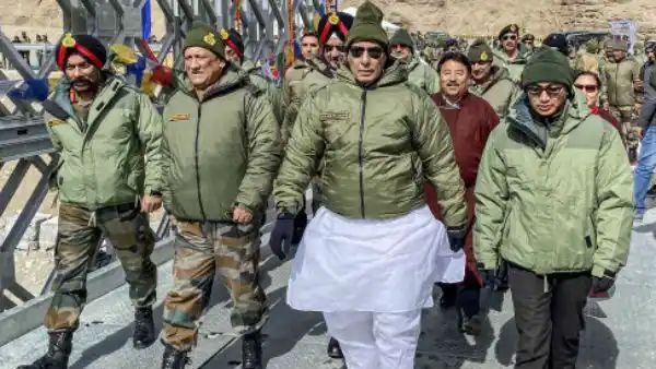 ರಕ್ಷಣಾ ಸಚಿವ ರಾಜನಾಥ್‌ ಸಿಂಗ್ ಶುಕ್ರವಾರ ಲಡಾಖ್‌ ಗೆ ಭೇಟಿ